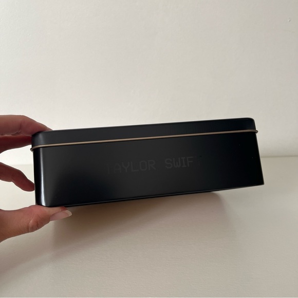 NWT Taylor Swift “Christmas Tree Farm” Memory Box - Small Dent - Picture 7 of 13